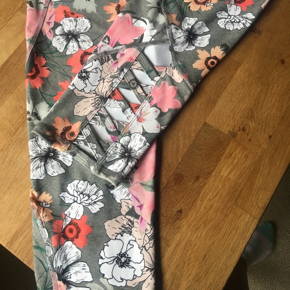 SOLD Anthropologie Pure + Good Perennial leggings. - Picture 6 of 8